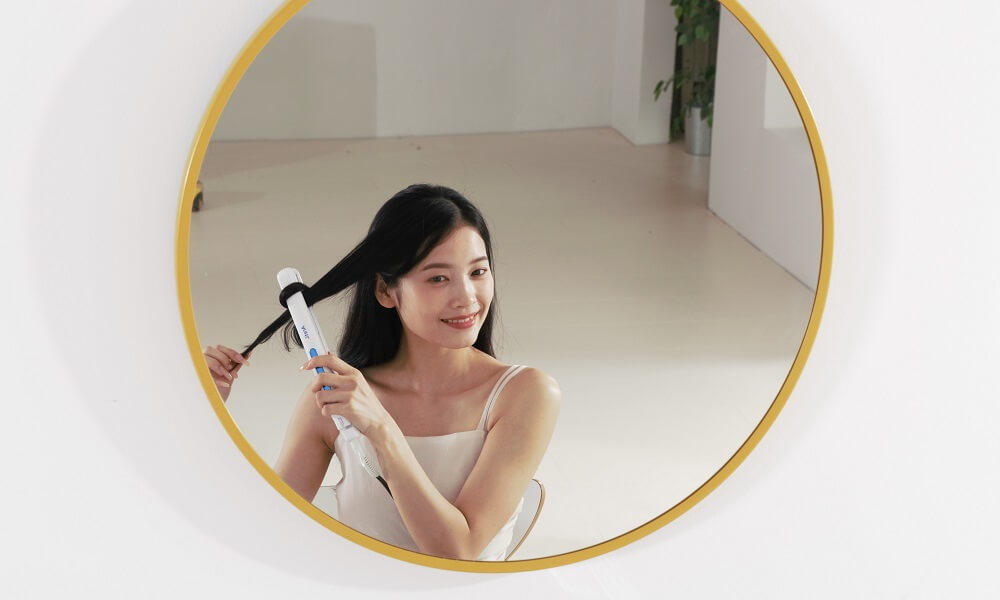 保温効果が高いアレティの純セラミックプレートなら設定温度をキープし、髪に優しく熱を伝えます。