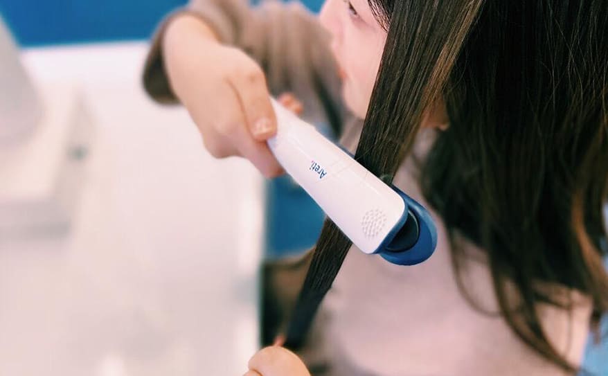 今こそ『おうち美容習慣』!髪が痛みにくいヘアアイロンの使い方