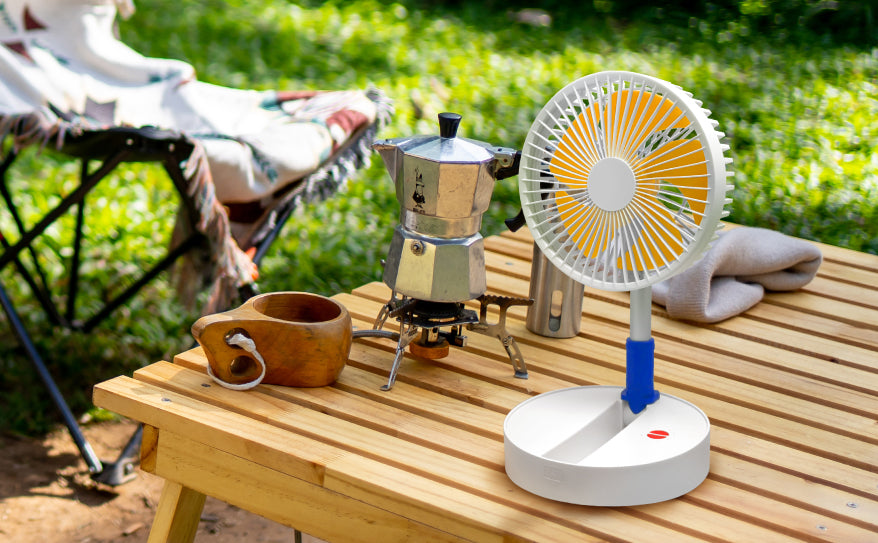 キャンプ必携の軽量扇風機! USB充電式、小型でおしゃれな扇風機を積んで、フットワークも軽くアウトドアへ!!