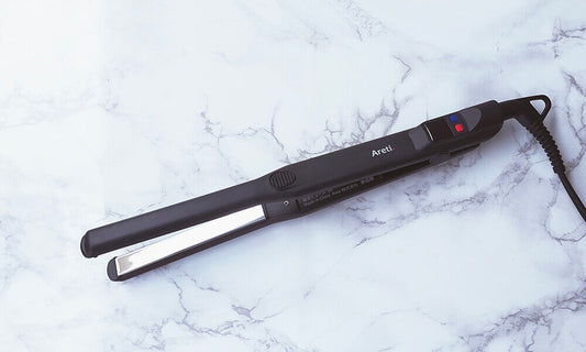 アレティの定番ヘアアイロン i679BKは112mmのロングプレート！本体も細くて持ちやすいので襟足も簡単にセットすることが可能です。