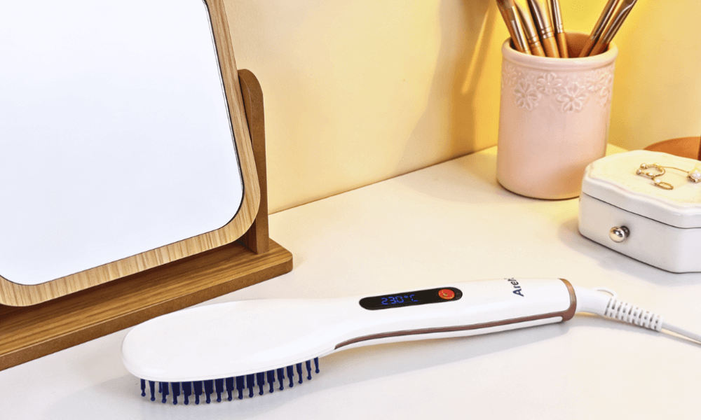 アレティのヒートブラシは電源ボタンで温度調節もできるシンプル操作。ヘアアイロン初心者にも使いやすい。